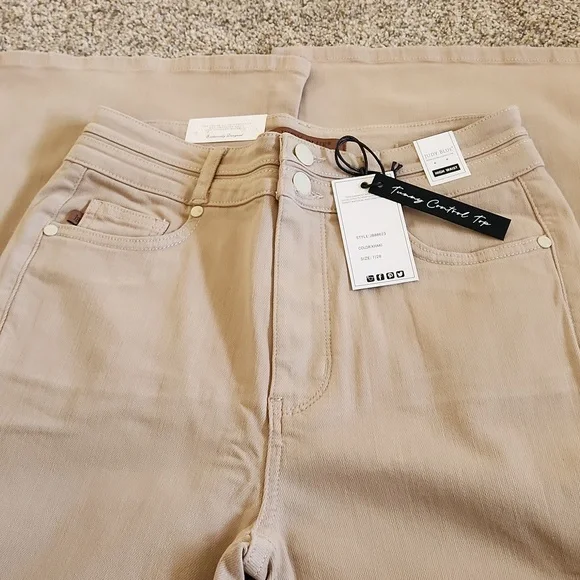 Judy Blue Jeans - Picture 7 of 10